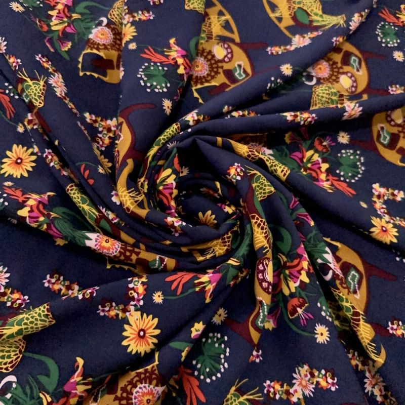 Tecido Viscose Estampada Floral Chá Fundo Marinho • Luema Tecidos